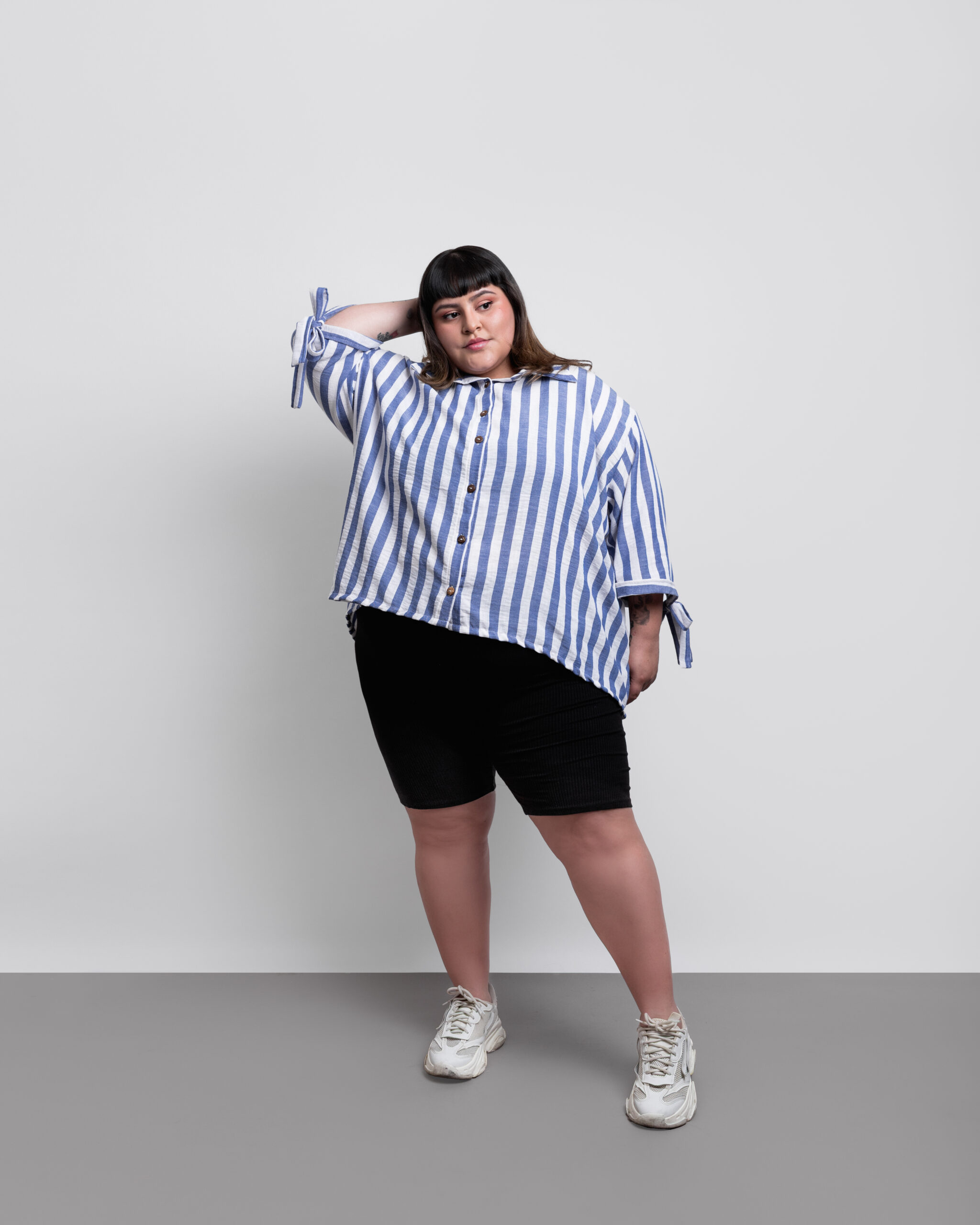 Camisa asimétrica estampado a rayas